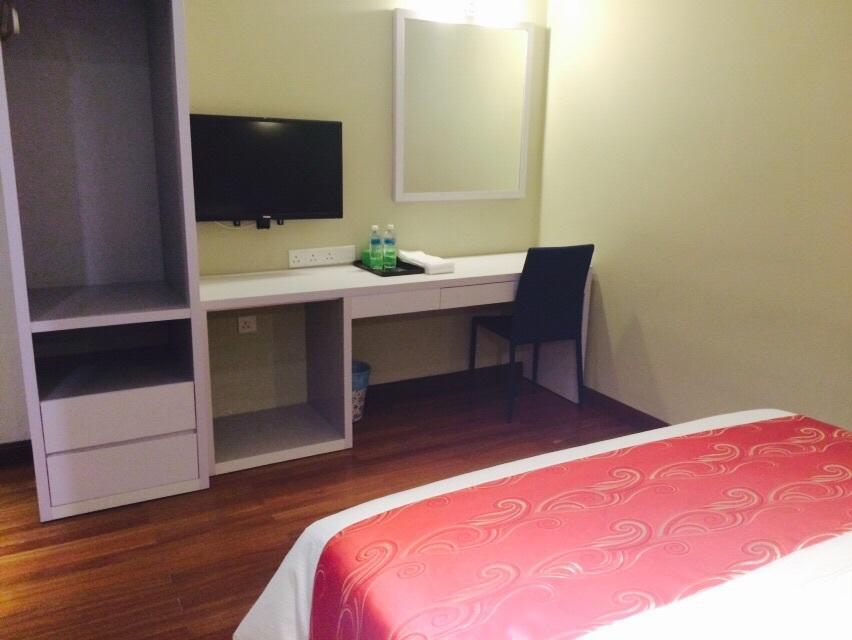 Easyrest Hotel Петалинг Джая Екстериор снимка
