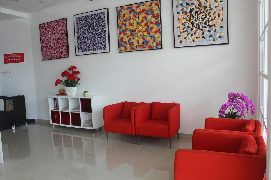 Easyrest Hotel Петалинг Джая Екстериор снимка