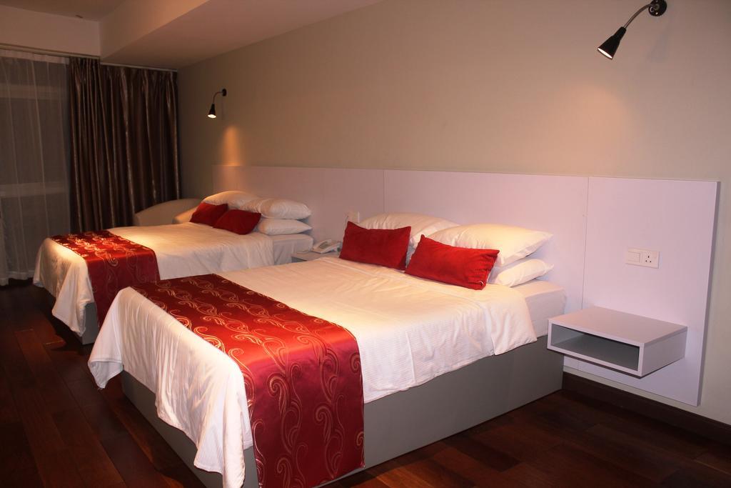 Easyrest Hotel Петалинг Джая Стая снимка