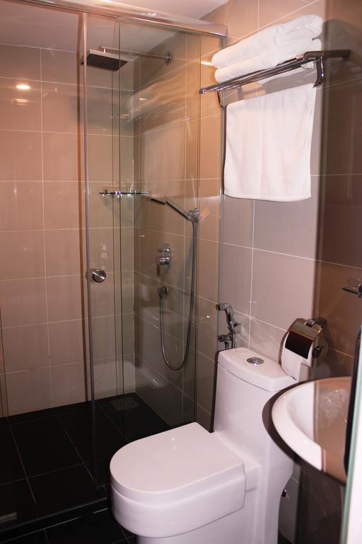 Easyrest Hotel Петалинг Джая Стая снимка