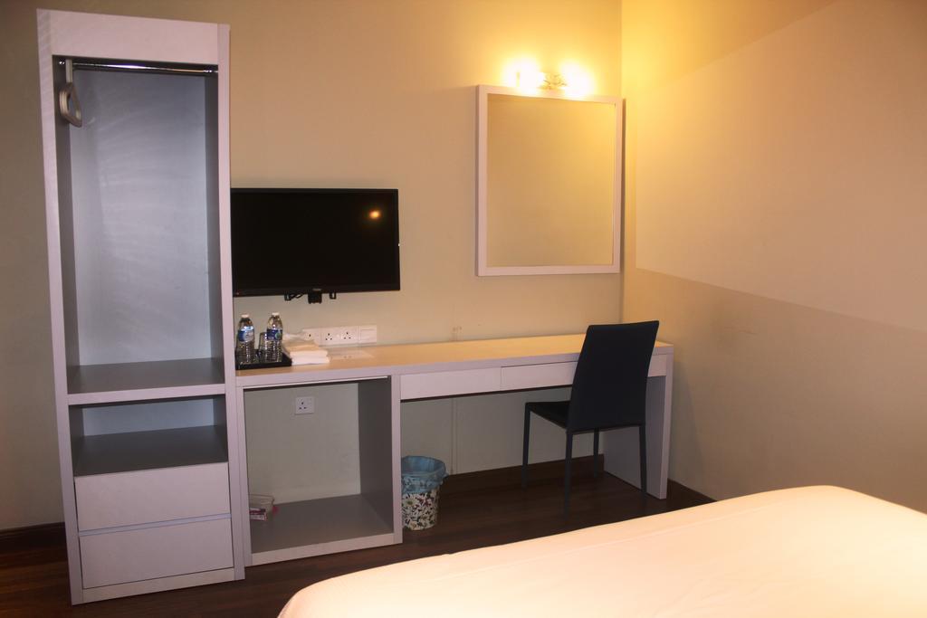 Easyrest Hotel Петалинг Джая Стая снимка