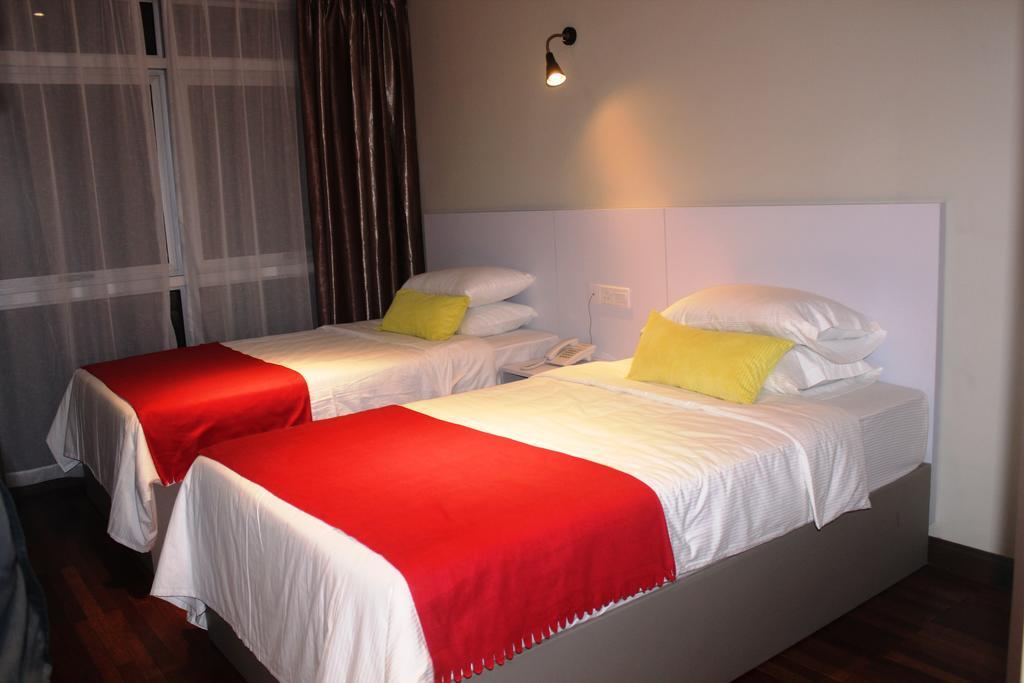 Easyrest Hotel Петалинг Джая Стая снимка