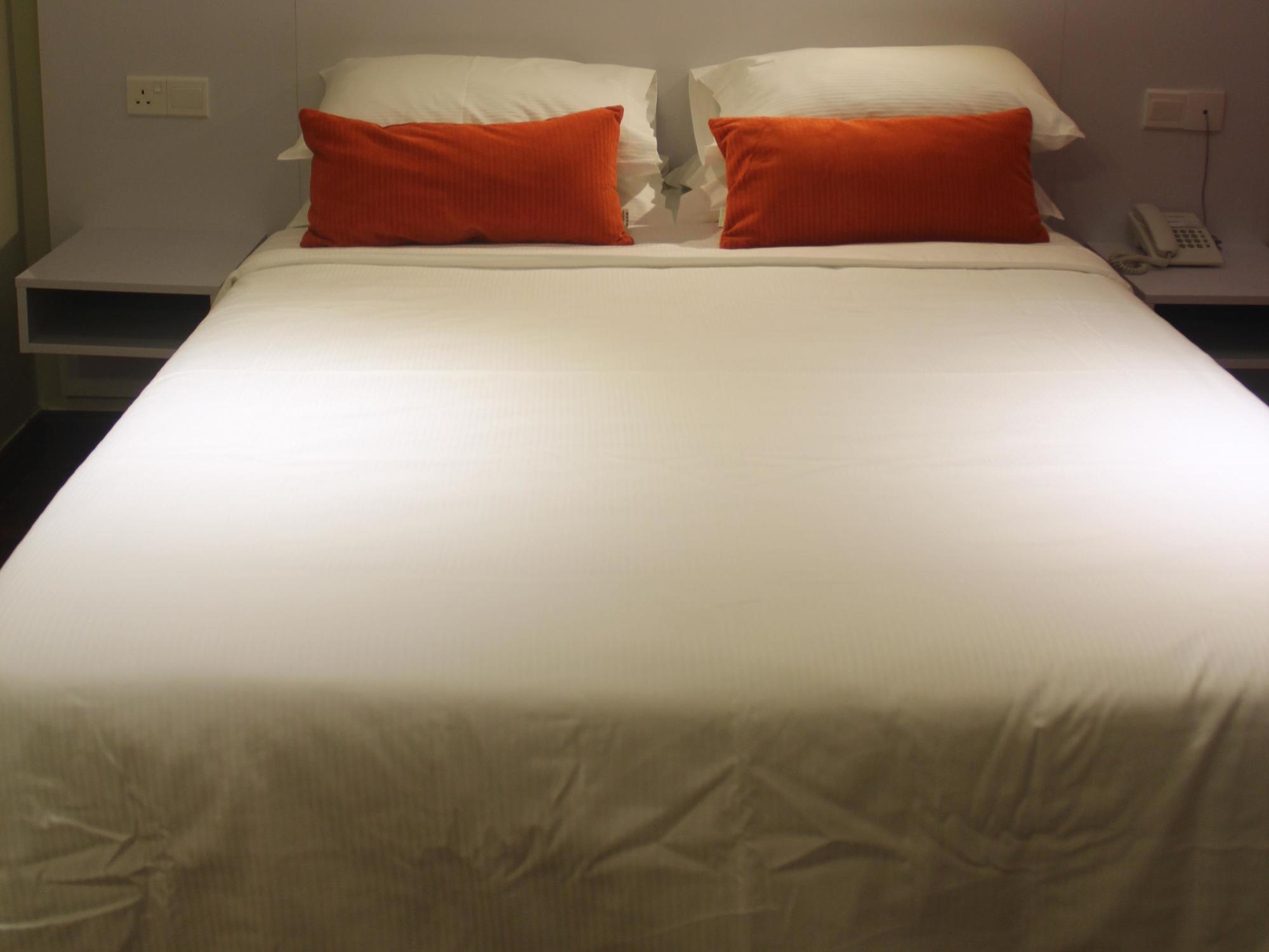 Easyrest Hotel Петалинг Джая Екстериор снимка